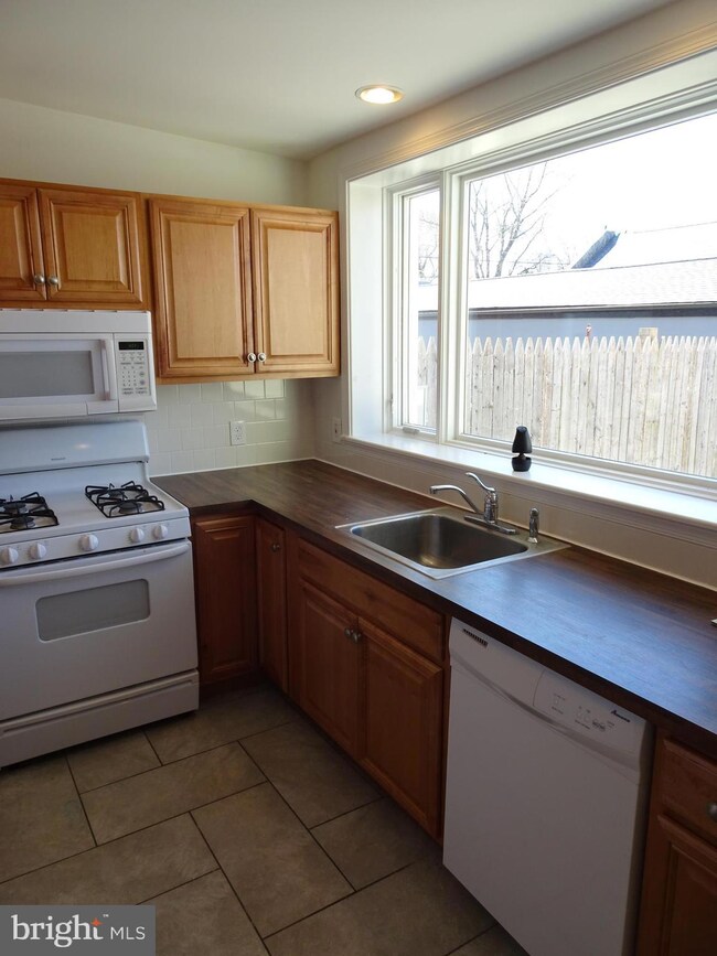 708 Clark St, New Castle, DE 19720 - photo 4