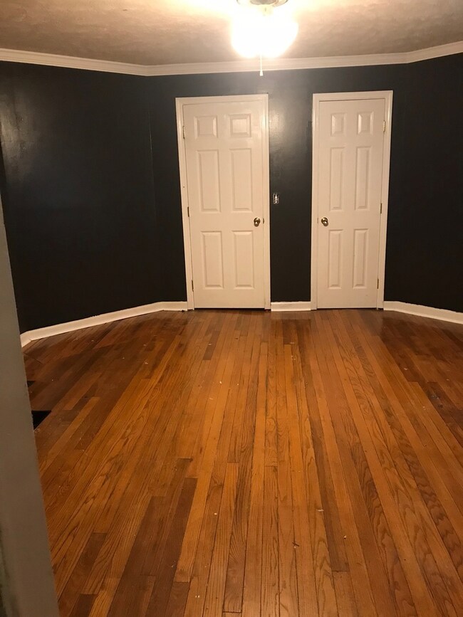 409 E Taylor St, Bloomington, IL 61701 - photo 4