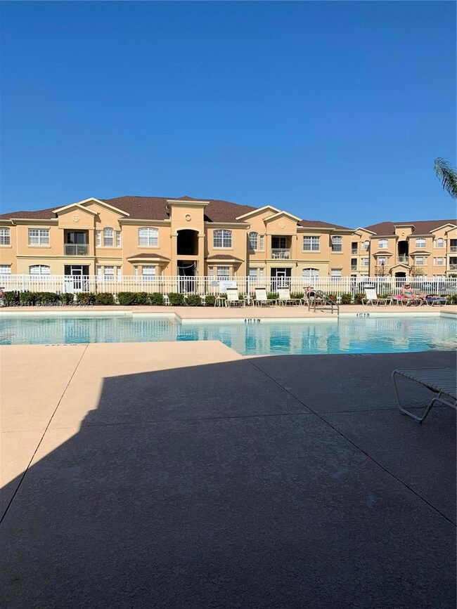 208 Terrace Ridge Cir unit 624, Davenport, FL 33896 - photo 2