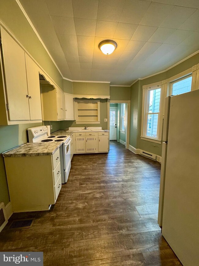 22 W 5th St unit 1ST FLOOR, Boyertown, PA 19512 - photo 4