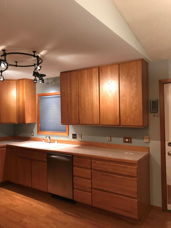 Kitchen 42 inch oak cabinets