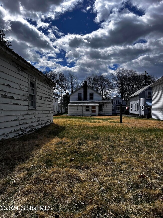 16 Mason St, Glens Falls, NY 12801 - photo 5