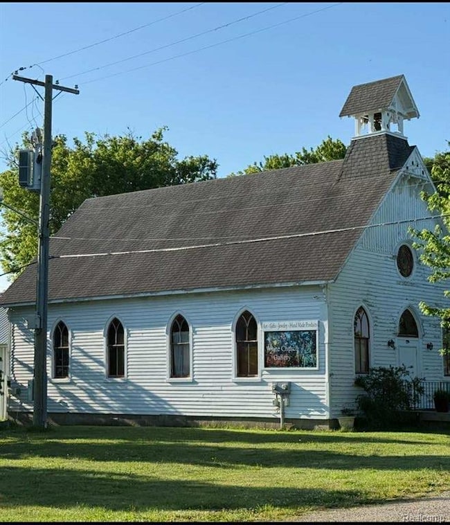 A short stroll away is the white church gallery!
