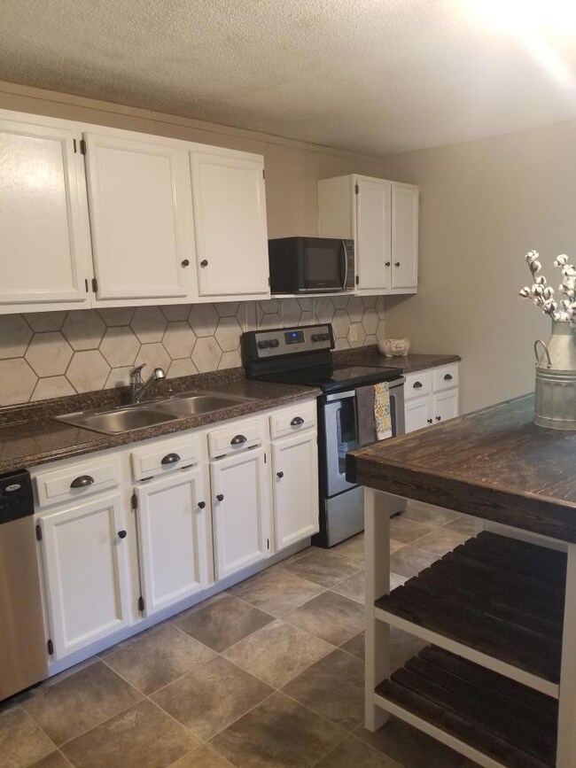 803 Gordon St, Chickamauga, GA 30707 - photo 3