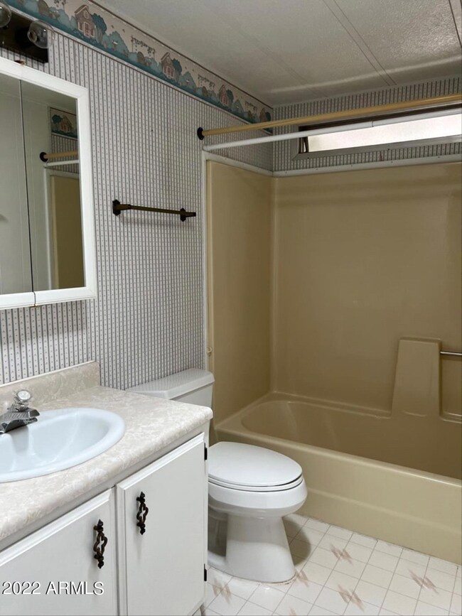 7 Hall Bath
