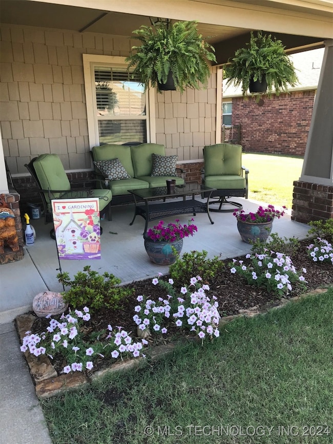 2108 S Russell St, Skiatook, OK 74070 - photo 4