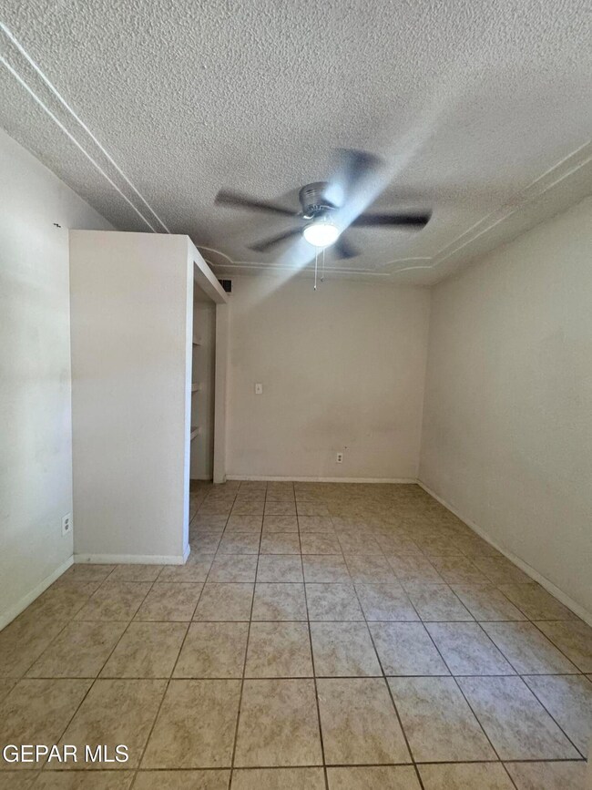 386 Mccune Rd, El Paso, TX 79915 - photo 5