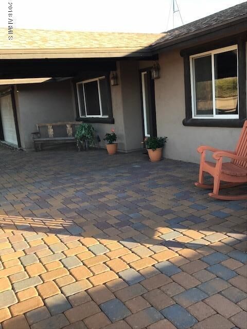 Pavered Courtyard w/Mtn Views