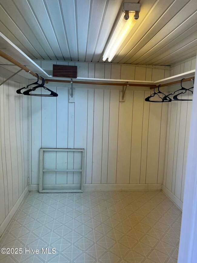 MASTER CLOSET