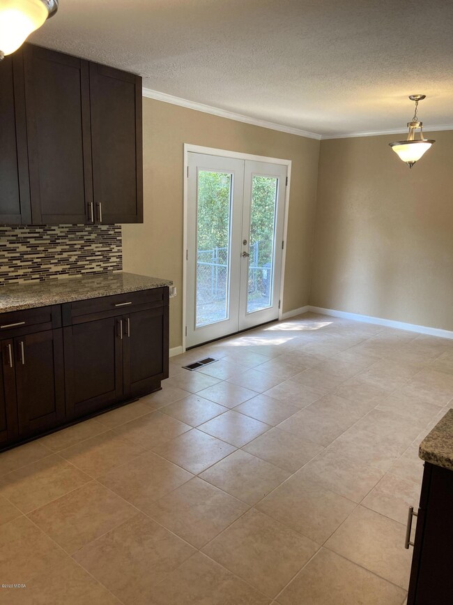 2322 Kitchen 1