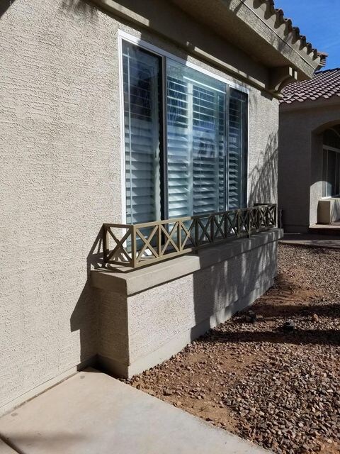 FRONT WINDOW PLANTER