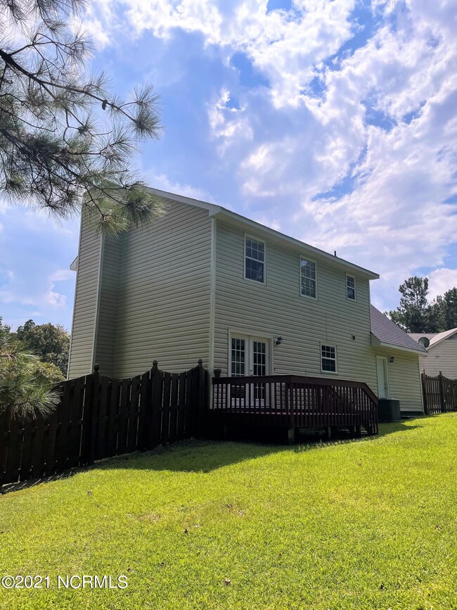 104 W Pebble Ct, Jacksonville, NC 28546 - photo 3