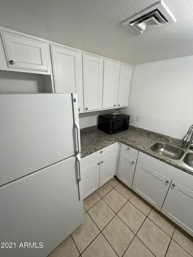 2692 N 43rd Ave unit 31A, Phoenix, AZ 85009 - photo 2