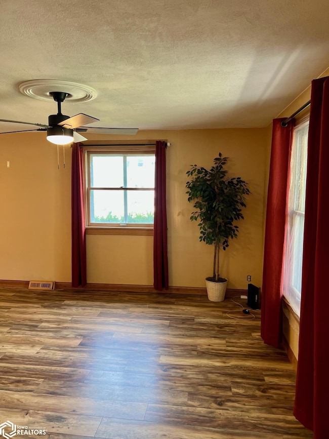 421 2nd Ave NE, Clarion, IA 50525 - photo 6