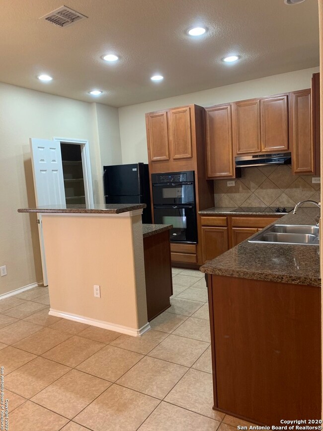 8110 Royal Field, San Antonio, TX 78255 - photo 4
