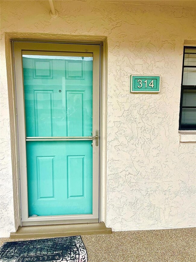 175 Kings Hwy unit Bldg 3 UNIT 314, Punta Gorda, FL 33983 - photo 3