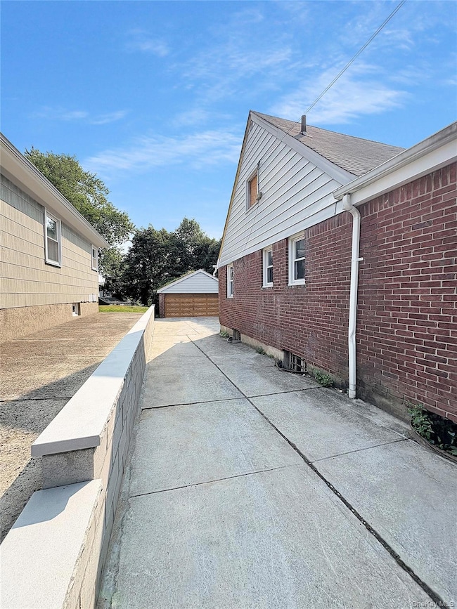 11839 205th St, Saint Albans, NY 11412 - photo 2