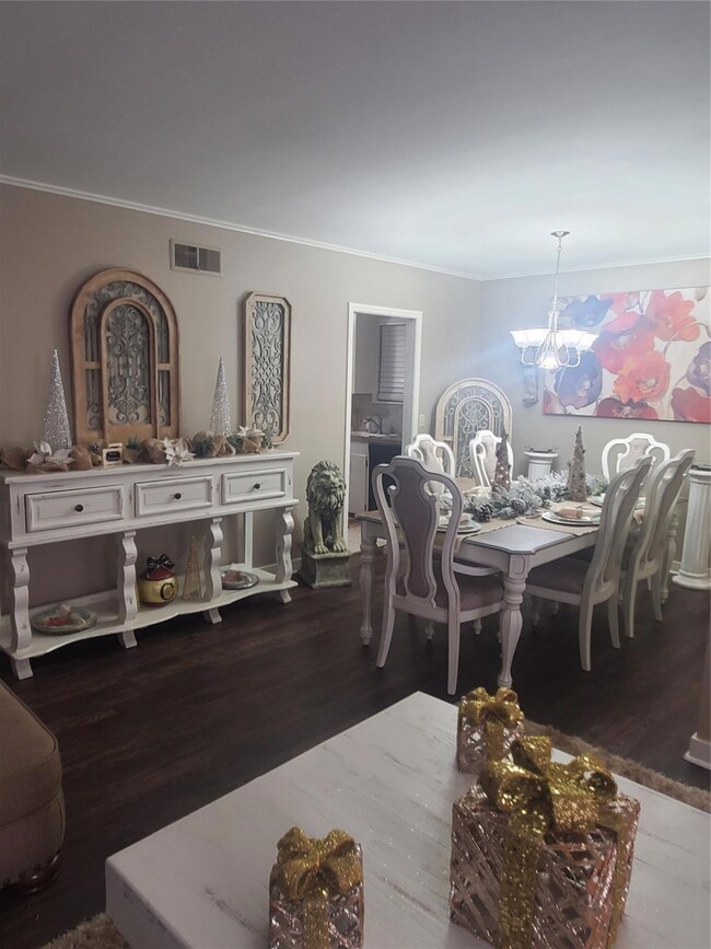 Formal Dining Room/Living Room