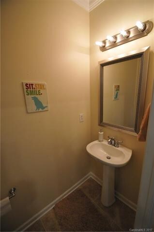 Half bathroom on main.