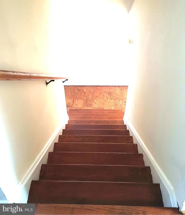 1007 Circle Dr, Halethorpe, MD 21227 - photo 5