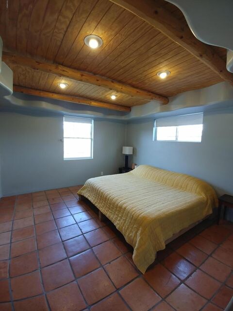 Master Bed 1