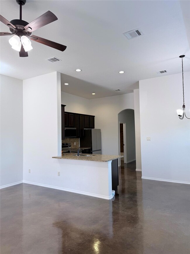 623 Jack Rabbit Ln unit B, Hays, TX 78610 - photo 4