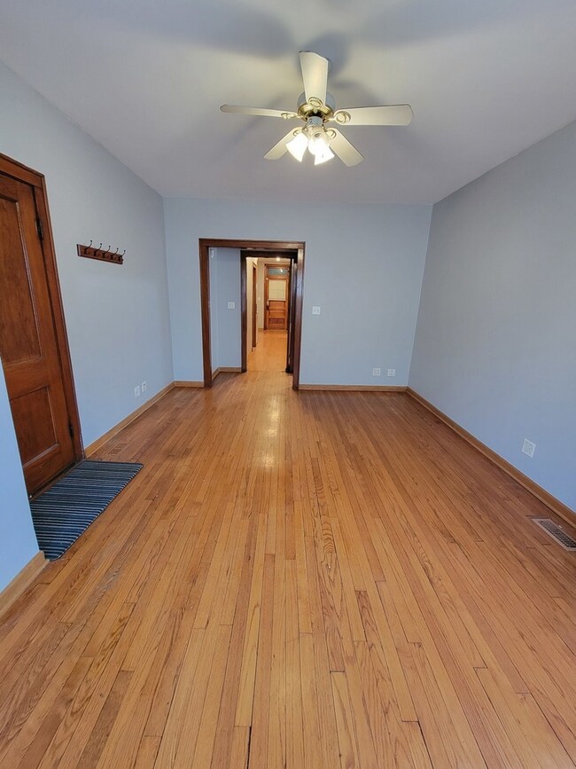 3017 N Gresham Ave unit 1, Chicago, IL 60618 - photo 4