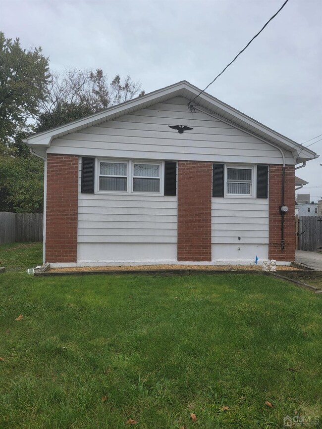 42 Irving St, Carteret, NJ 07008 - photo 3