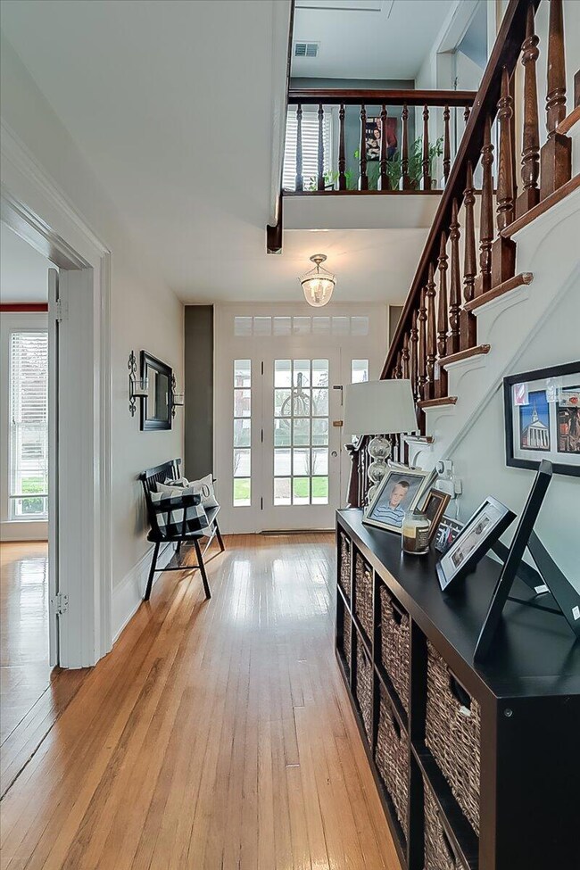 216 Shelby St, Frankfort, KY 40601 - photo 3