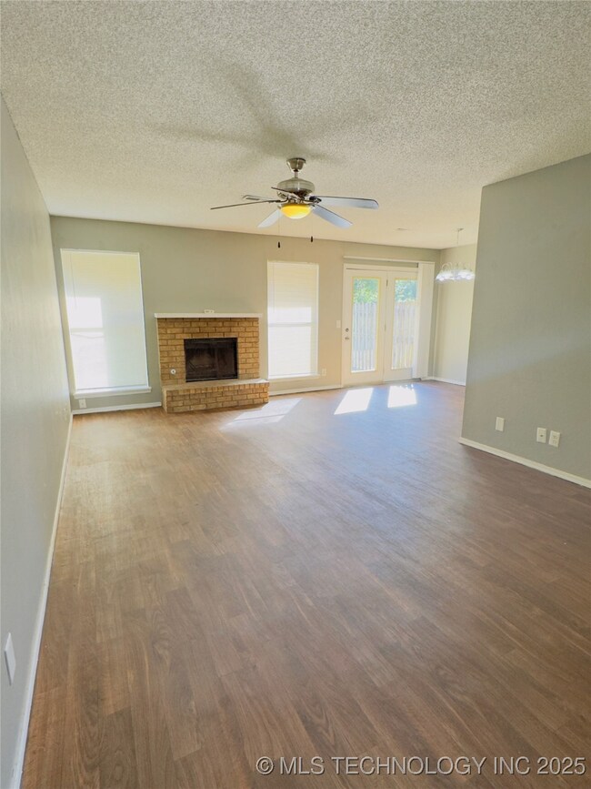 4909 S Gum Ave, Broken Arrow, OK 74011 - photo 2