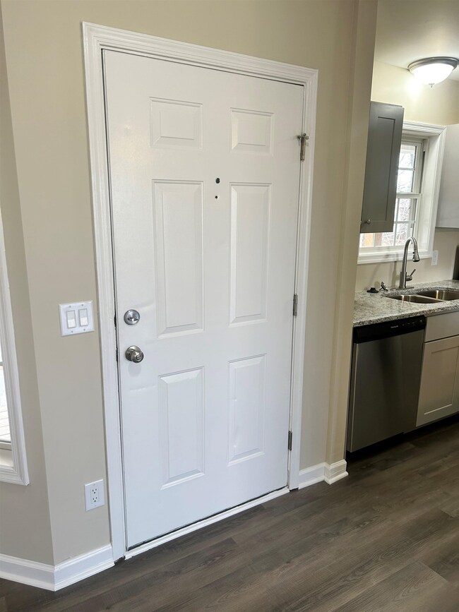 1131 Robin Hood Ct unit 105, Harrisonburg, VA 22801 - photo 5