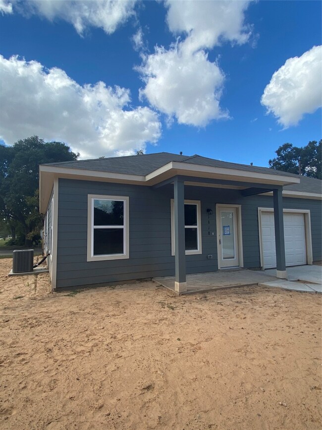 1618 Tobola St, Rosenberg, TX 77471 - photo 2