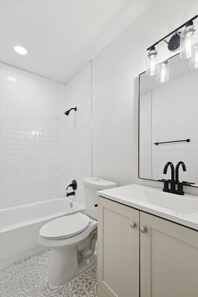 614 W Heard St unit 6, Cleburne, TX 76033 - photo 6