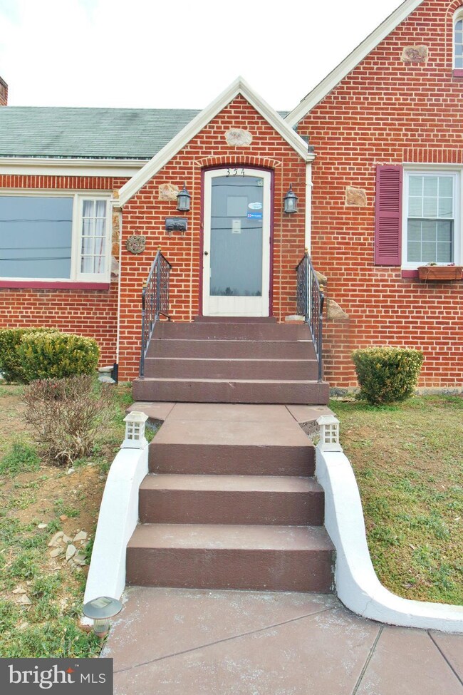 354 N Massanutten St, Strasburg, VA 22657 - photo 2
