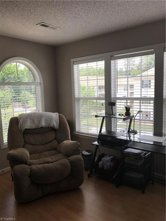 Flexible space for reading, office, exercise equipment.