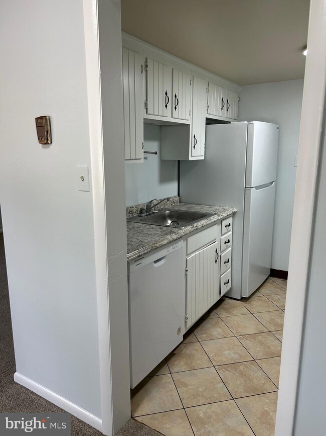 300 Winding Way unit B6, Downingtown, PA 19335 - photo 3