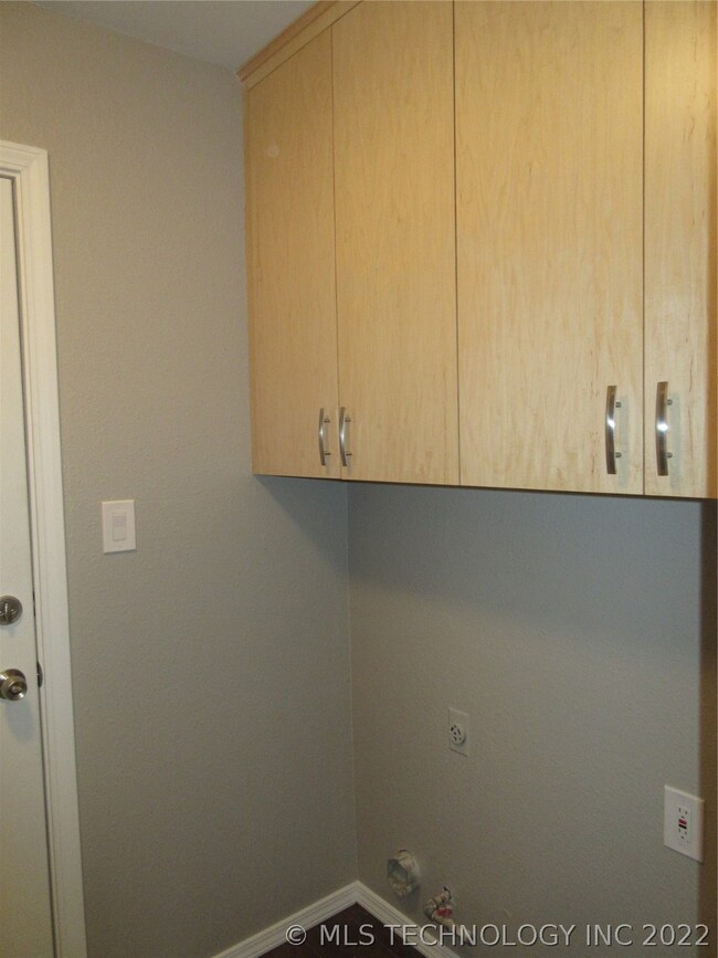 3704 S Oak Ave, Broken Arrow, OK 74011 - photo 3