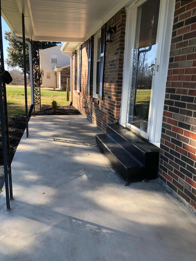 821 Hickman Hill Rd, Frankfort, KY 40601 - photo 4