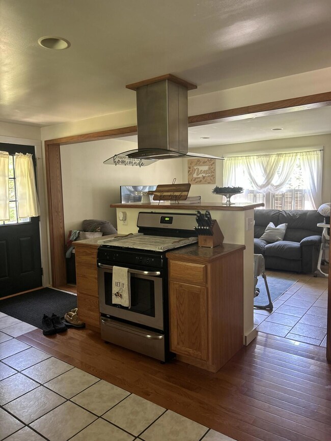 0397 kitchen into living room