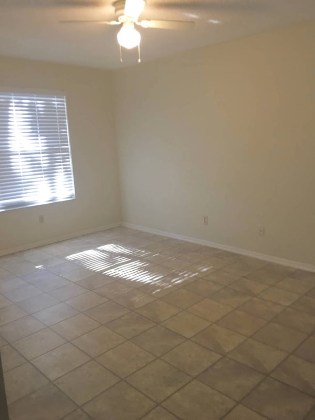 1723 Hampton Ln unit 406, Palm Harbor, FL 34683 - photo 6