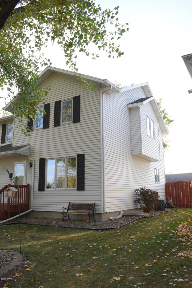 1126 S 12th St, Grand Forks, ND 58201 - photo 3