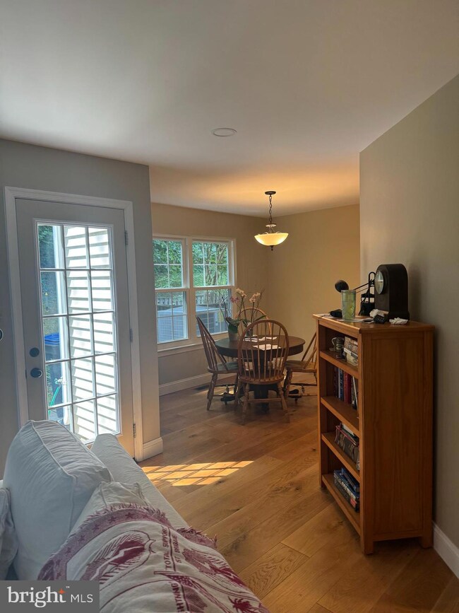 10213 Faire Commons Ct, Burke, VA 22015 - photo 4