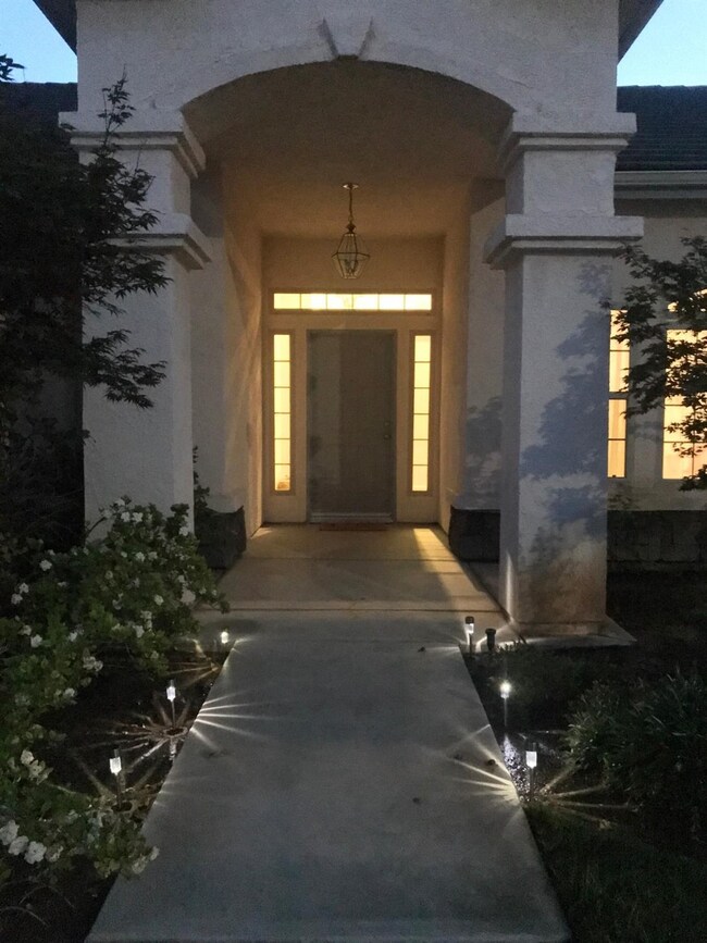 2777 N Mckelvey Ave, Fresno, CA 93727 - photo 3