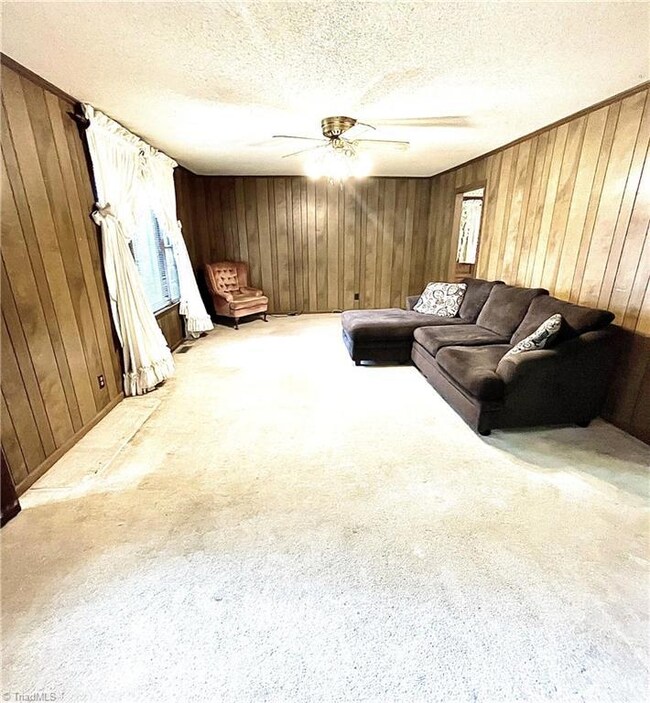 225 Foster St, Asheboro, NC 27205 - photo 3