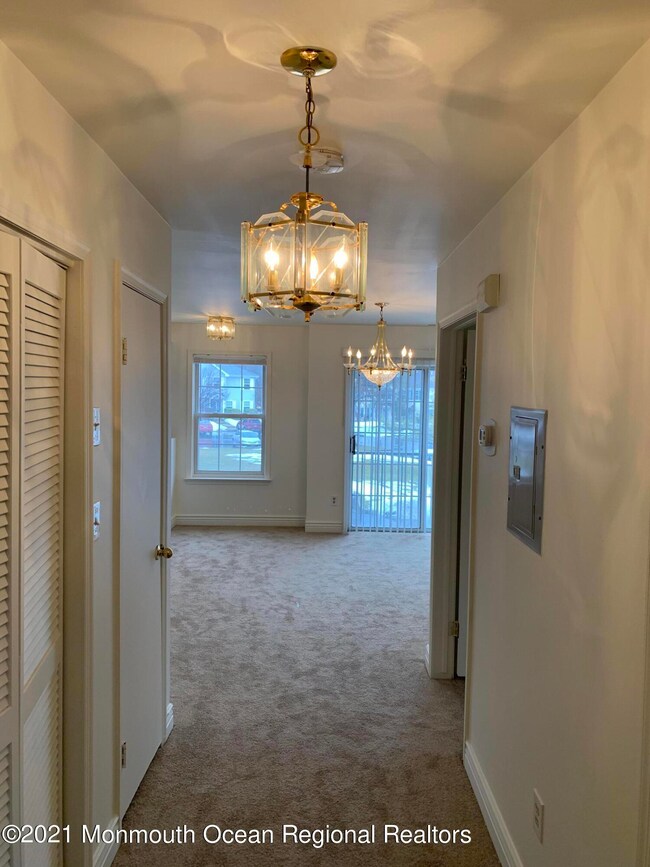 807 Mariposa Ct, Morganville, NJ 07751 - photo 4