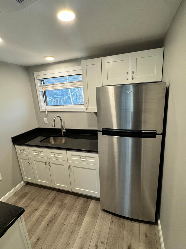 24 Monarch Way unit 201, Portsmouth, NH 03801 - photo 3