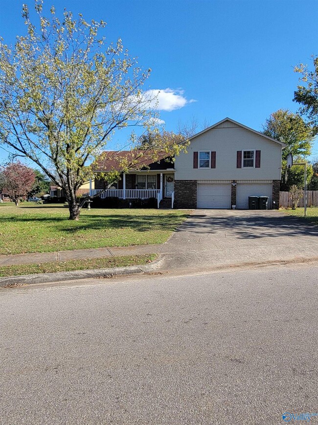 4605 Calvert Rd NW, Huntsville, AL 35816 - photo 2