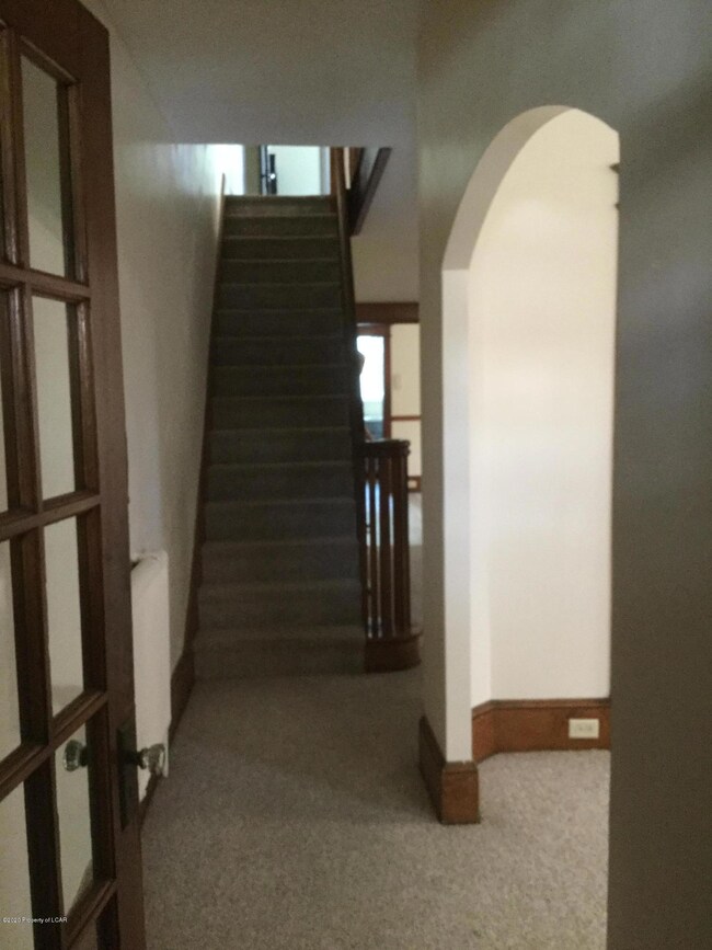 Entrance 182 S Laurel St