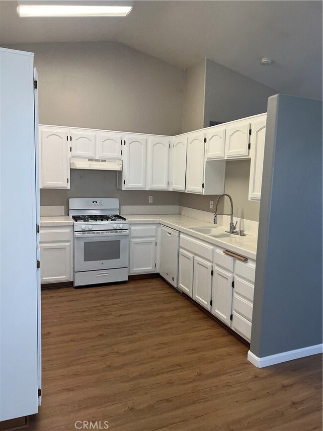 5400 Cobalt Ave, Rosamond, CA 93560 - photo 3