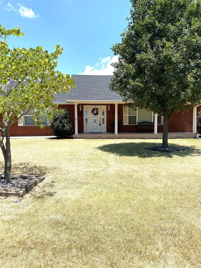 325 Roanoke Ave, Ardmore, OK 73401 - photo 2